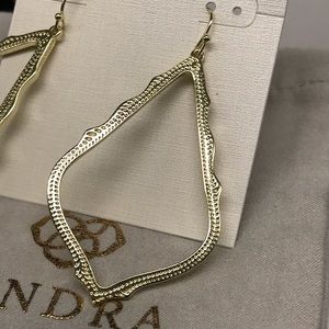 Kendra Scott Jewelry - Kendra Scott Sophee Textured Gold drop earring Kendra Scott Jewelry - Kendra Scott Sophee Textured Gold drop earring